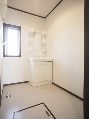 【独立洗面台】 | パルティールメゾンⅡ | 洗髪洗面化粧台、洗濯機置き場もあります♪