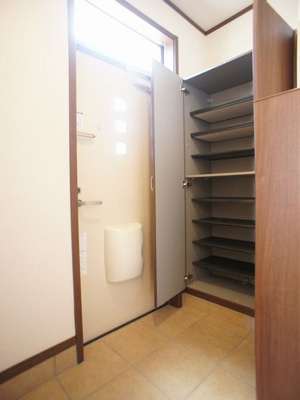 【玄関】 | パルティールメゾンⅡ | たくさん収納できるシューズボックス付きです♪