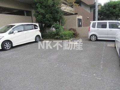 【駐車場】 | レシェンテオクノ（八戸ノ里賃貸） | 車をお持ちの方に嬉しい駐車場付きの物件です