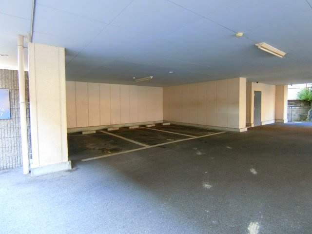 エスペランサ127の駐車場