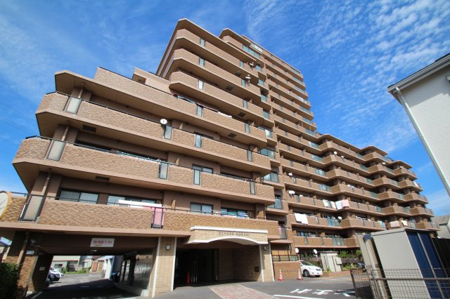 ダイナース小牧の外観