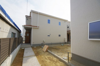 【外観】 | 1号棟　現地（2018年8月）撮影