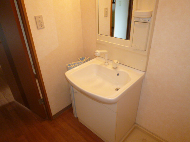 ブルトゥムの独立洗面台|洗髪洗面台