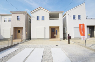 【外観】 | 9号棟　現地（2018年8月）撮影
堂々完成しました！駐車並列3台可能。 