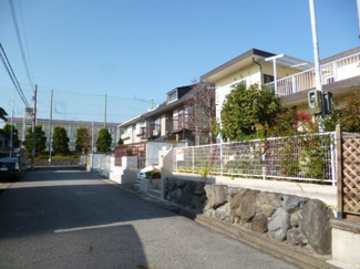 【前面道路含む現地写真】