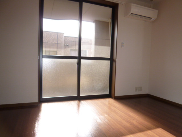 アルファの内装|６.１帖