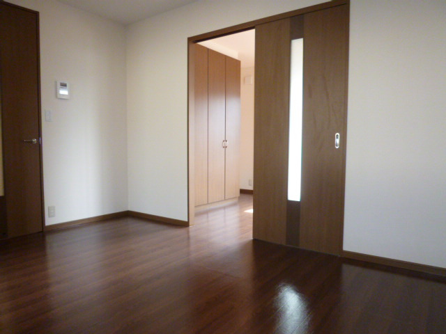 アルファの洋室