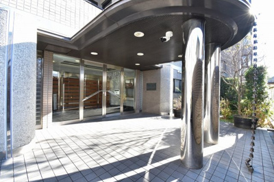 【エントランス】 | イトーピア鷺沼マンション | 東急田園都市線「宮前平」駅徒歩13分・「鷺沼」駅徒歩17分又はバス4分「宮崎小学校」停徒歩1分の2駅利用可能。