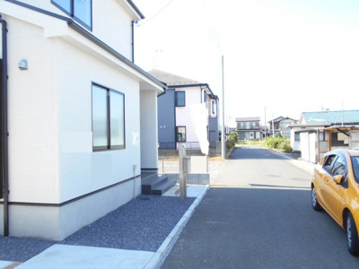 【前面道路含む現地写真】 | 春日部　新宿新田　全2棟　1号棟　40坪 | 前面道路含む現地写真です。2099から1899万円にさらに価格変更です。今でしょ。電話ください。ローンしっかり相談します。