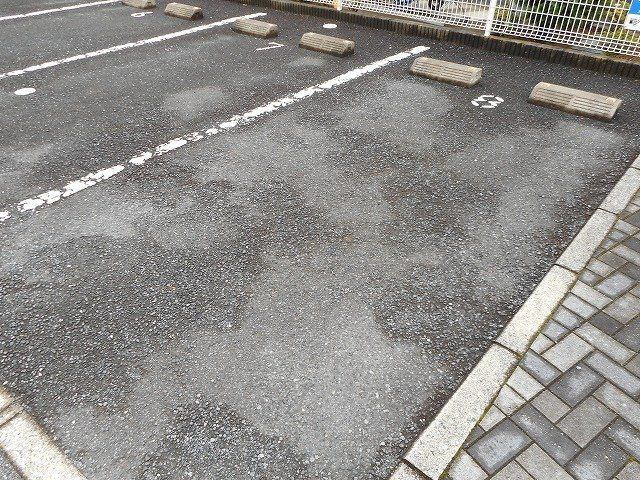 ブリーズハウスBの駐車場