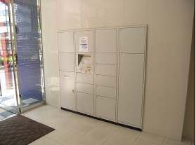 【エントランス】 | エンクレスト御供所 | 便利な宅配ボックス付いてます♪