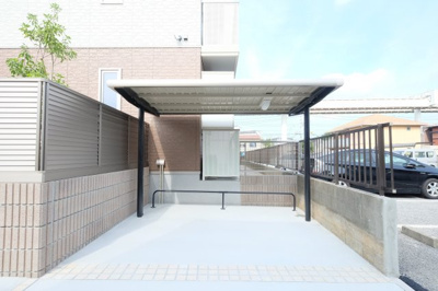 【その他共用部分】 | 【シャーメゾン】ドリーミオ | 広いスペースの屋根付き駐輪場♪