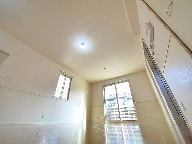 アウスレーゼ　Ａ棟の居間・リビング|こちらのリビングで趣味の時間をお楽しみください