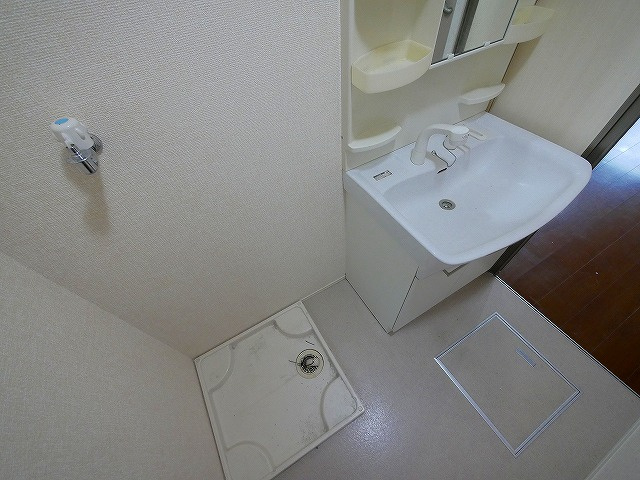 アウスレーゼ　Ａ棟の洗面所|広い洗面スペース