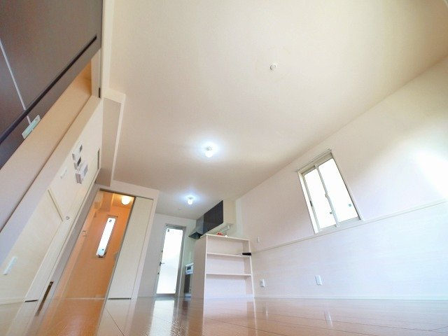 アウスレーゼ　Ａ棟の居間・リビング|使いやすい居間です