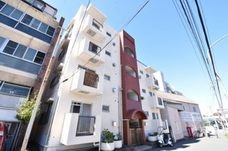 【外観】 | 横浜市営地下鉄ブルーライン「三ツ沢上町」駅徒歩6分と好立地。