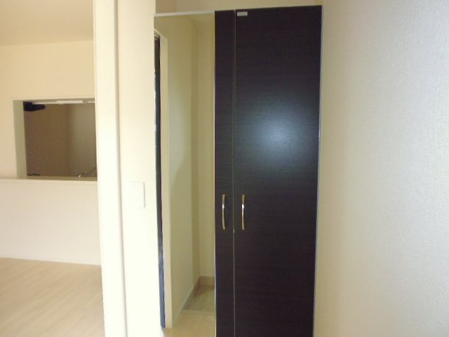 サンライズ亀甲Ⅲの玄関|シューズボックス（閉）