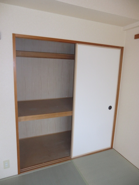 新大阪ファミール西館の収納