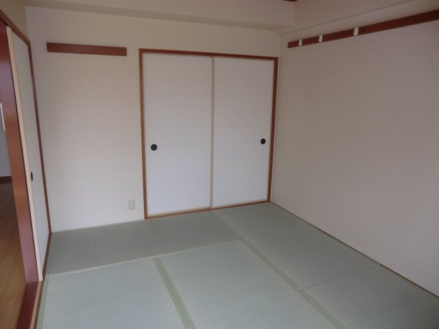 新大阪ファミール西館の和室