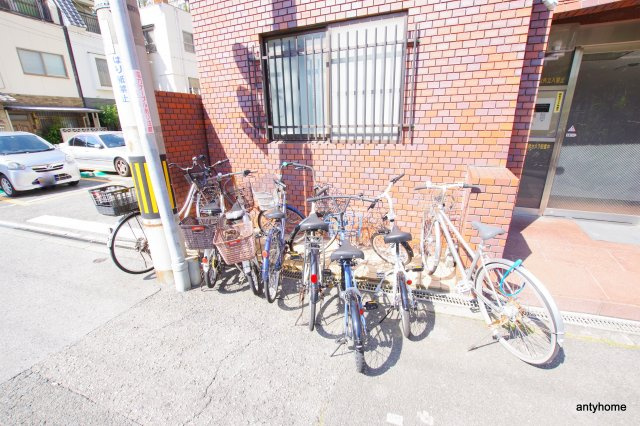 有馬パレス新大阪　仲介手数料無料の駐車場