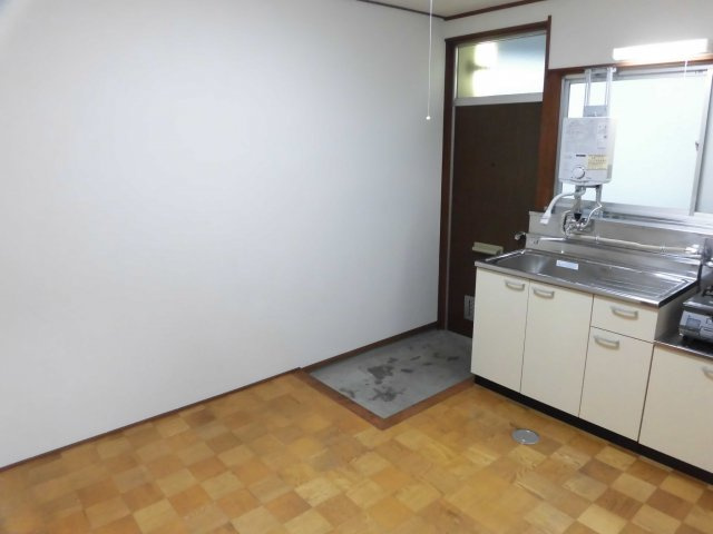 山口荘のキッチン|広めのキッチンスペースです