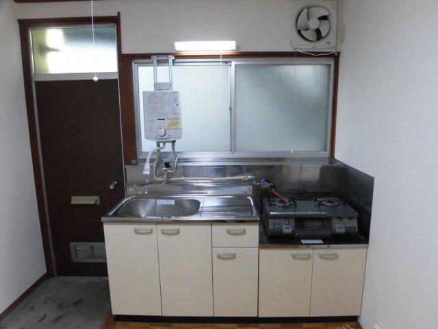 山形市小白川町２丁目のアパートのキッチン|お料理しやすいキッチンです