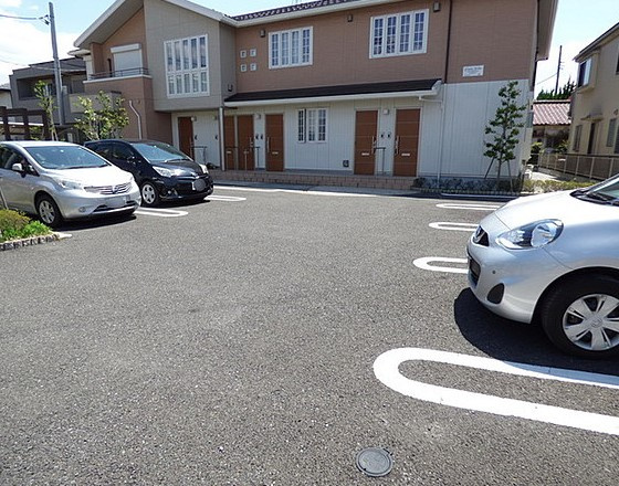 グリーンエイカーズの駐車場