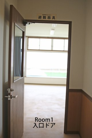 箭弓町吉田ビルの内装|room1入口