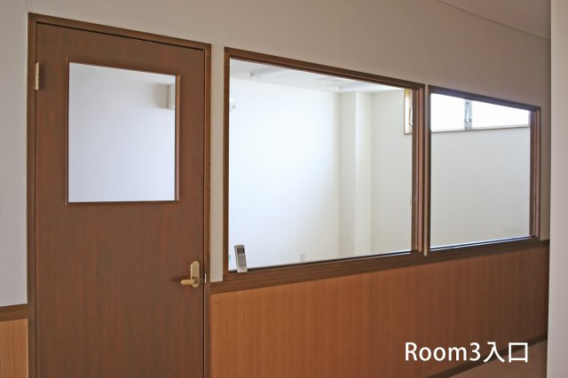 箭弓町吉田ビルの内装|room3入口
