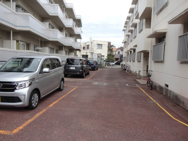 第2イワサキビルの駐車場