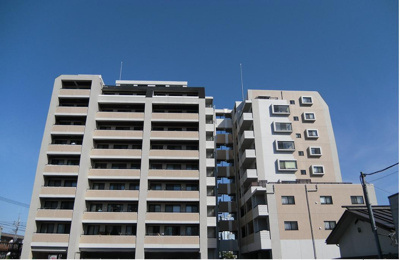 【外観】 | アデニウム府中武蔵野台 | 外観。駐車場は1住戸1区画確保。