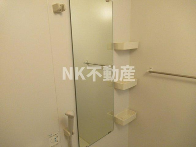 【浴室】 | ドゥ・ミル・アン東大阪（荒本賃貸） | お風呂に鏡があります