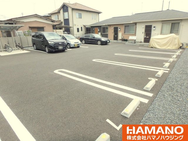 ルミエールの駐車場|車をお持ちの方に嬉しい駐車場付きの物件です