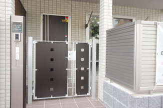 【エントランス】 | ゆとりのあるエントランスです