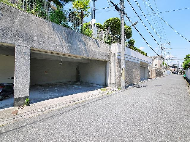 ガーデンハイツ高川の駐車場