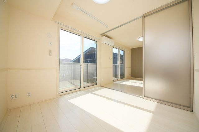 ルミエールASUKAの洋室