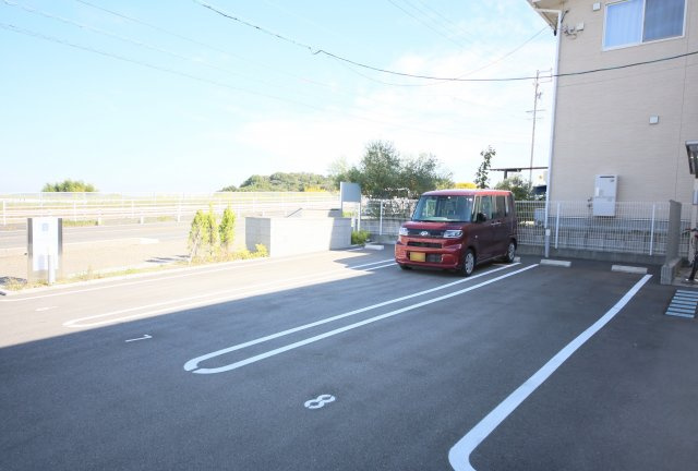 ルミエールASUKAの駐車場