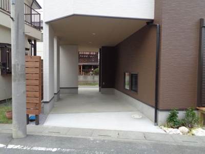 【駐車場】 | 円光1丁目新築戸建 | 屋根つき駐車場