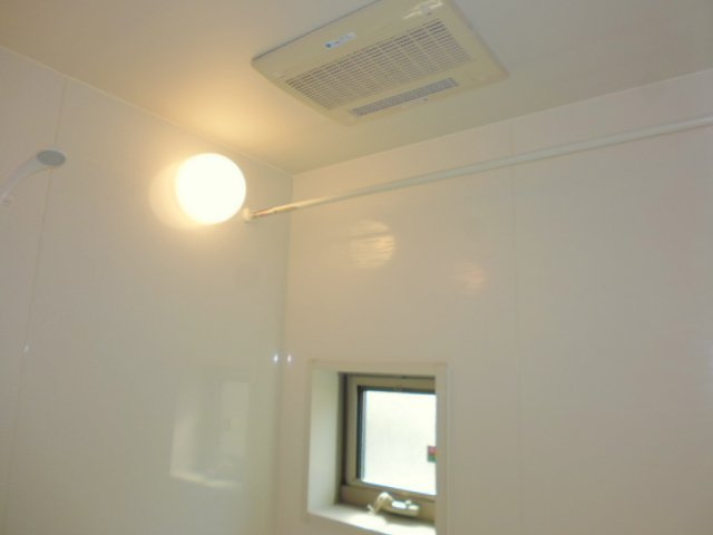 プロスペリーテＡの浴室|窓