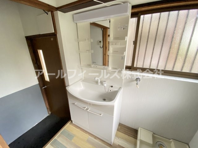 西馬橋2丁目戸建ての独立洗面台