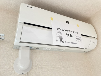 【設備】 | ラヴィベール | リビングダイニングキッチンには暑い夏や寒い冬に大活躍のエアコン付きです☆冷暖房完備で1年中快適に過ごせます♪