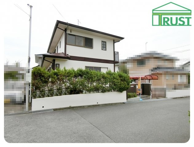 神戸市西区中野2丁目　中古戸建の前面道路含む現地写真