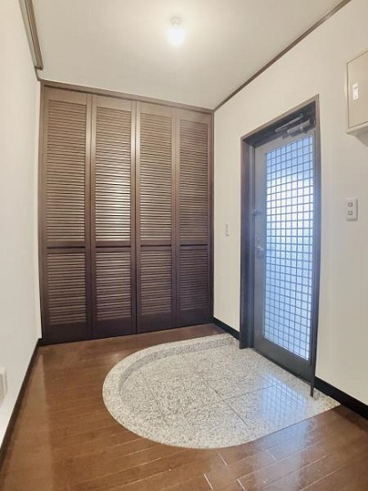港区西麻布１丁目の賃貸マンションの玄関