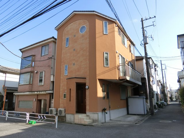 江戸川区一之江４丁目　中古戸建　三井ホーム施工２×４住宅　建物はゆったり約３３坪の外観|江戸川区一之江４丁目　中古戸建　三井ホーム施工の２×４住宅　平成１５年建築　カースペース大型あり　角地に立地