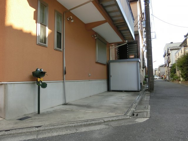 江戸川区一之江４丁目　中古戸建　三井ホーム施工２×４住宅　建物はゆったり約３３坪の駐車場|大型も可