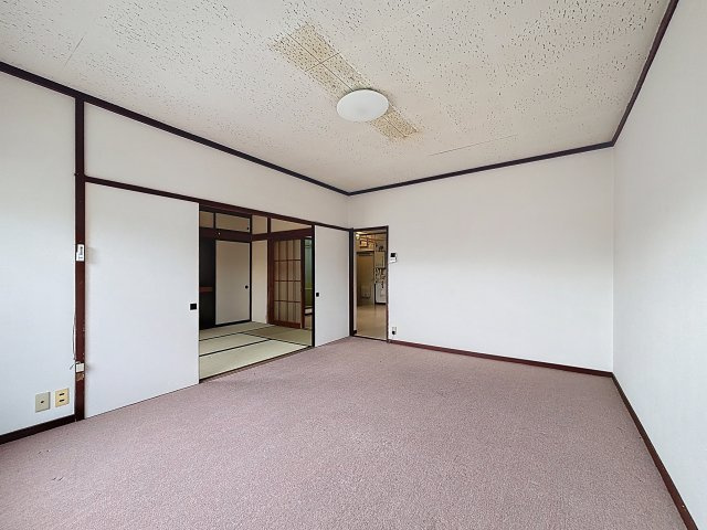 天空の山暮らしの洋室|仕切ってもよし、広々つなげて使っても良し♪