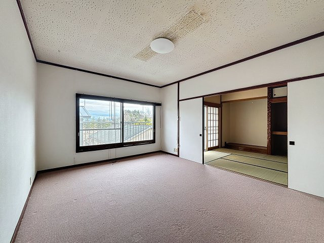 天空の山暮らしの居間・リビング|居間空間を中心に、それぞれの部屋まですぐ♪