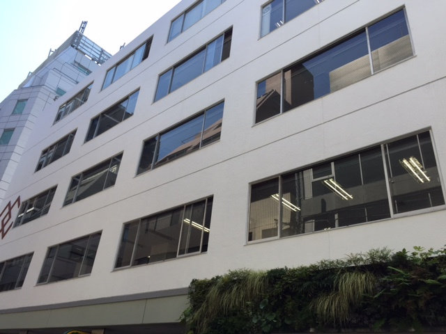 豊島屋ビルの外観