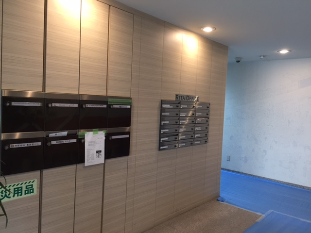 豊島屋ビルのエントランス