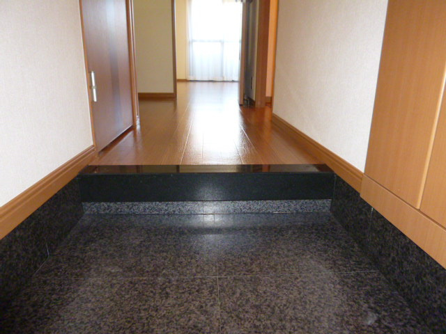 コンフォールの玄関